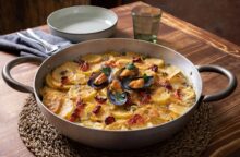 Tiella pugliese di riso, patate e cozze