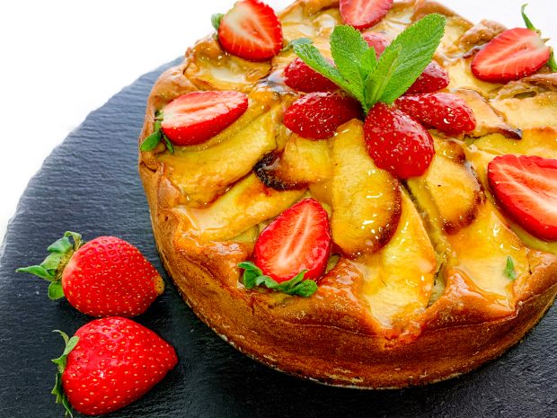 torta di mele e fragole