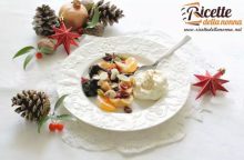 Mousse di ricotta con macedonia di frutta secca