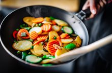 Patate carote e zucchine in padella