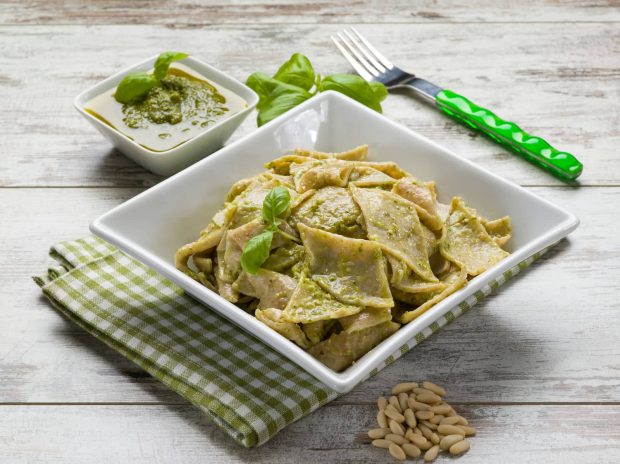 testaroli al pesto