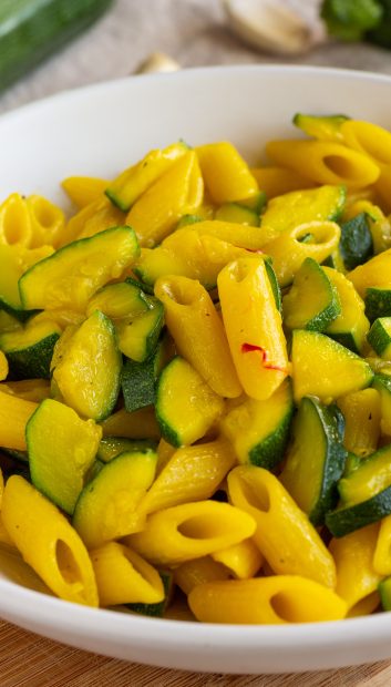 Pasta zucchine e zafferano | Ricette della Nonna