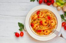 Spaghetti con gamberi e pomodoro