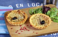 Torta salata con acciughe