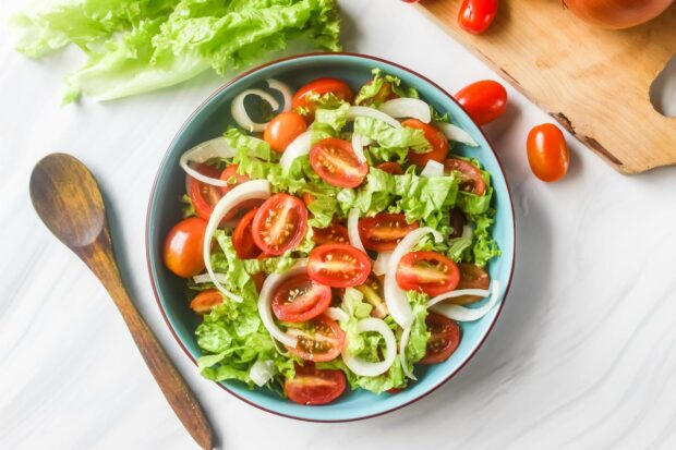 insalata di pomodori e cipolla