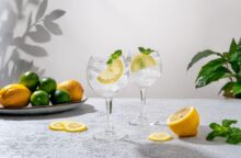 Smettila di pagarli fino a 20 euro: questi cocktail puoi farli anche tu a casa in pochi passaggi