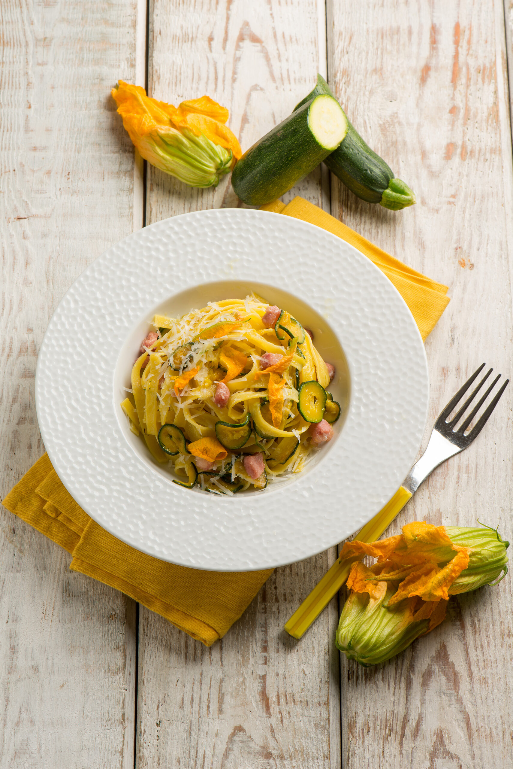 pasta ai fiori di zucca e pancetta