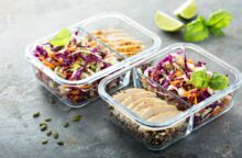 Anche in estate puoi risparmiare tempo in cucina: ecco cos’è il meal prep e come farlo a casa