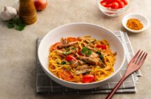 Pasta con rana pescatrice e pomodorini
