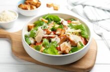 Insalata di pollo con verdure