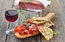 Involtini di speck e scamorza