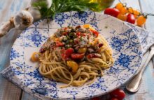 Pasta pomodoro e olive