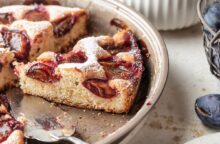 Torta con prugne secche