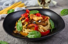 Vermicelli con zucchine melanzane e peperoni